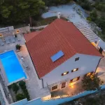 בית נופש Aries *